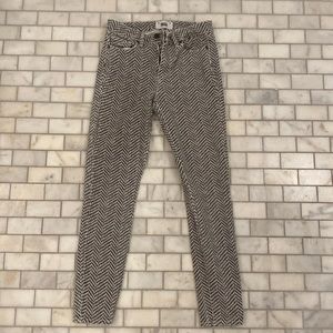 Paige “Hoxton ankle” cropped jeans with black and white “snake” pattern size 27